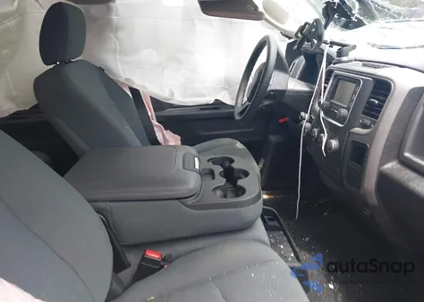 2018 Ram 1500 Express 4X2 5'7 Box из США, поврежденный, VIN 3C6RR6KT1JG137637